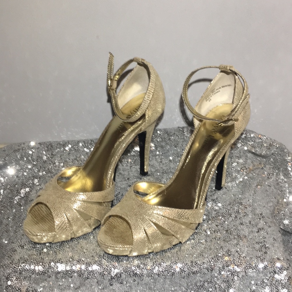 Kelly and Katie Gold heels  (6)